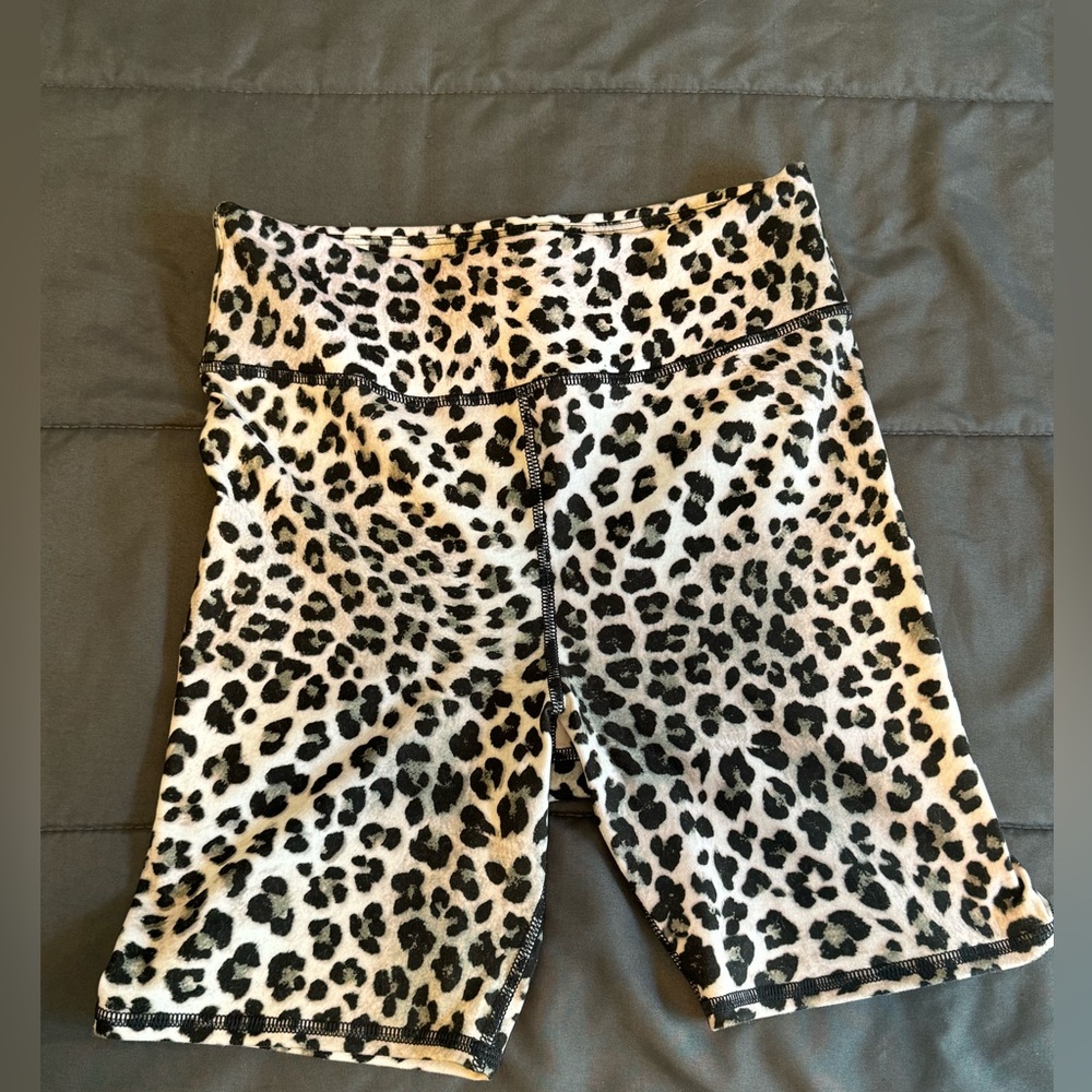 NWOT EVOLUTION & CREATION LG LEOPARD PRINT BIKER SHORTS!